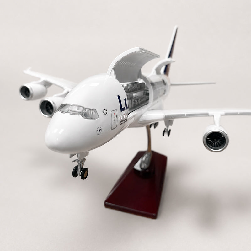 Lufthansa Airbus A380 New Livery 1:160 Scale Model — view 9