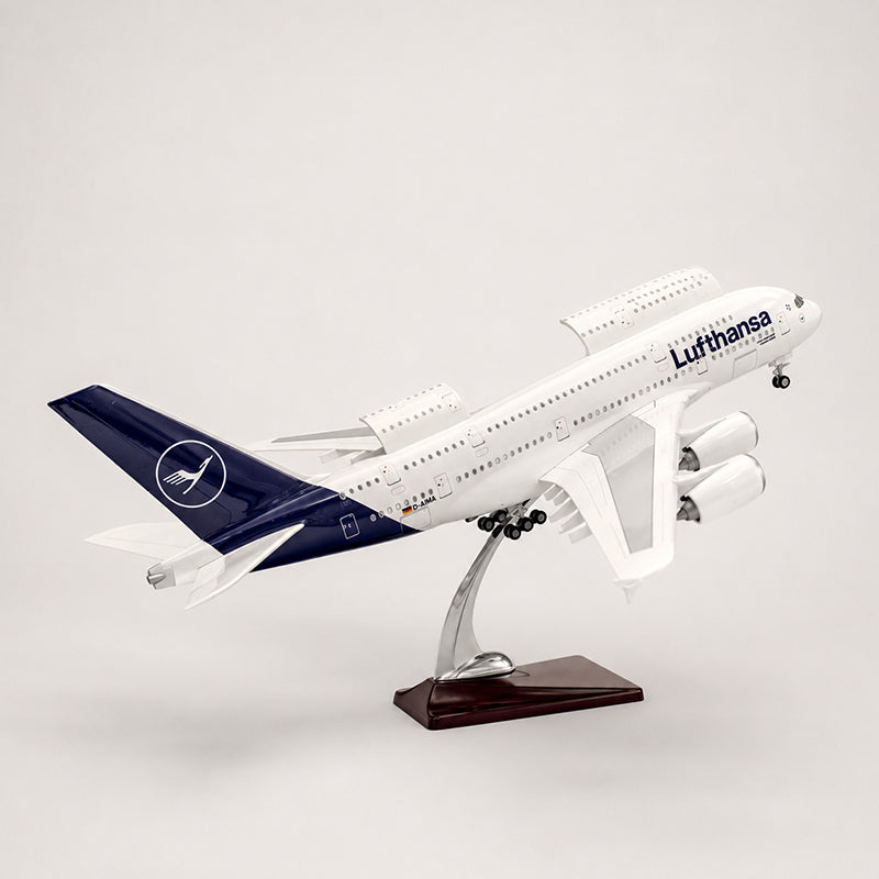 Lufthansa Airbus A380 New Livery 1:160 Scale Model — view 7