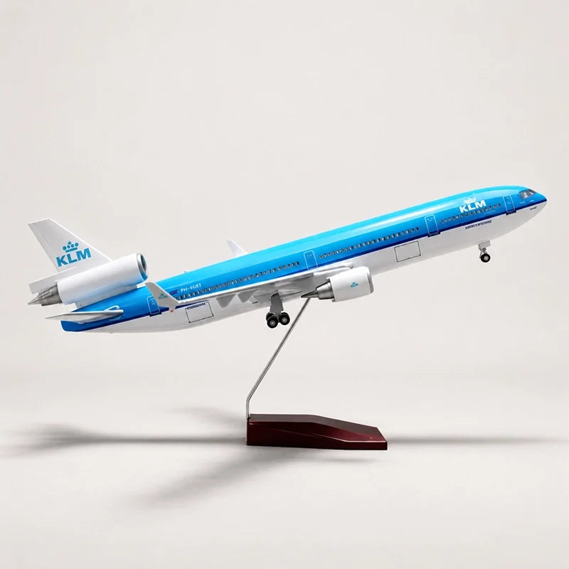 KLM Royal Dutch Airlines McDonnell Douglas MD-11 1:130 Scale Model — view 6