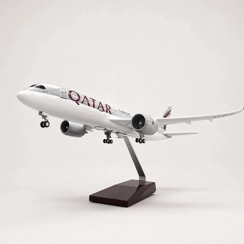 Qatar Airways Boeing 787 1:130 Scale Model — view 5