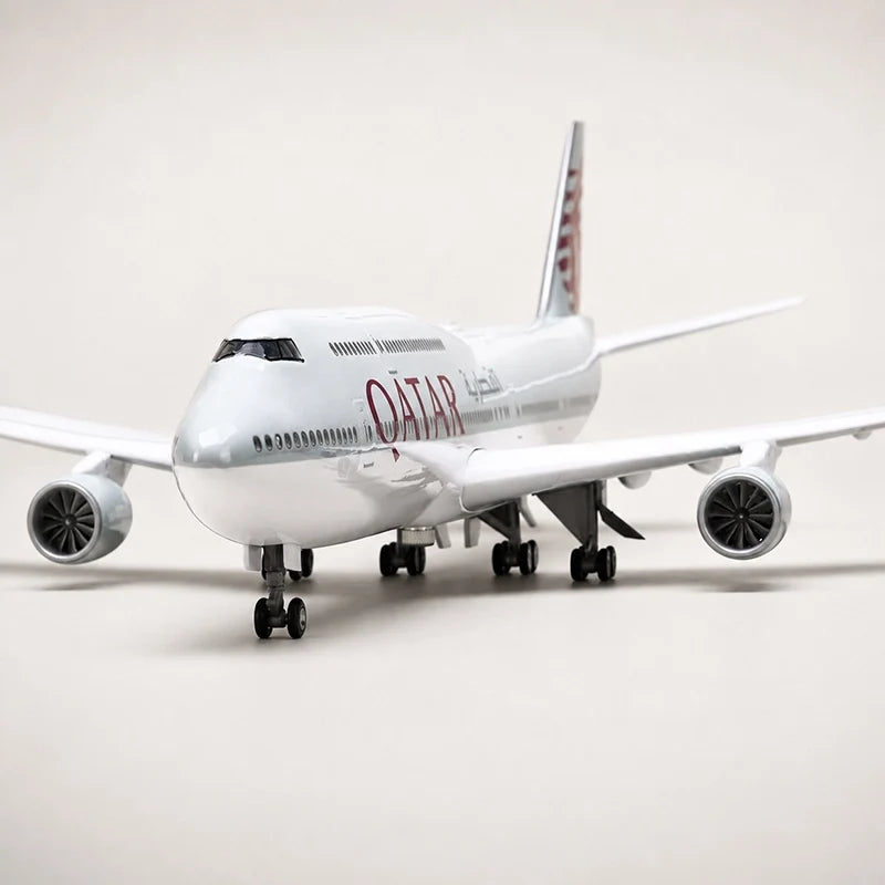Qatar Airways Boeing 747-8 1:150 Scale Model — view 6