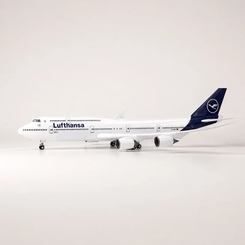 Lufthansa Boeing 747 New Livery 1:150 Scale Model — view 9