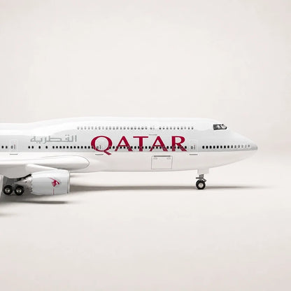 Qatar Airways Boeing 747-8 1:150 Scale Model — view 7