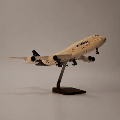 Lufthansa Boeing 747 New Livery 1:150 Scale Model — view 2