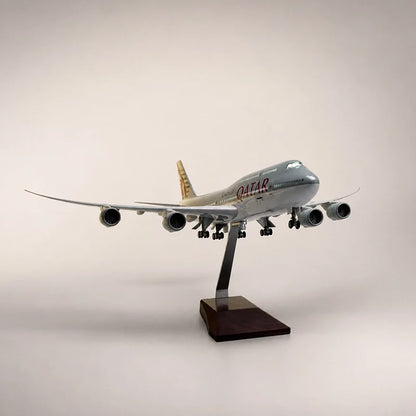 Qatar Airways Boeing 747-8 1:150 Scale Model — view 4