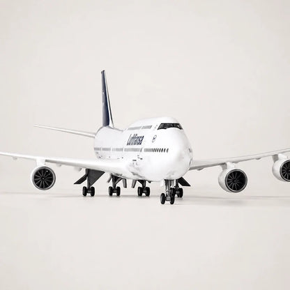 Lufthansa Boeing 747 New Livery 1:150 Scale Model — view 11