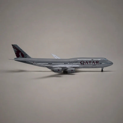 Qatar Airways Boeing 747-8 1:150 Scale Model — view 5