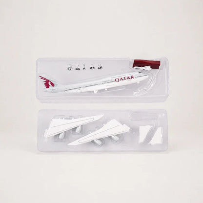 Qatar Airways Boeing 747-8 1:150 Scale Model — view 9