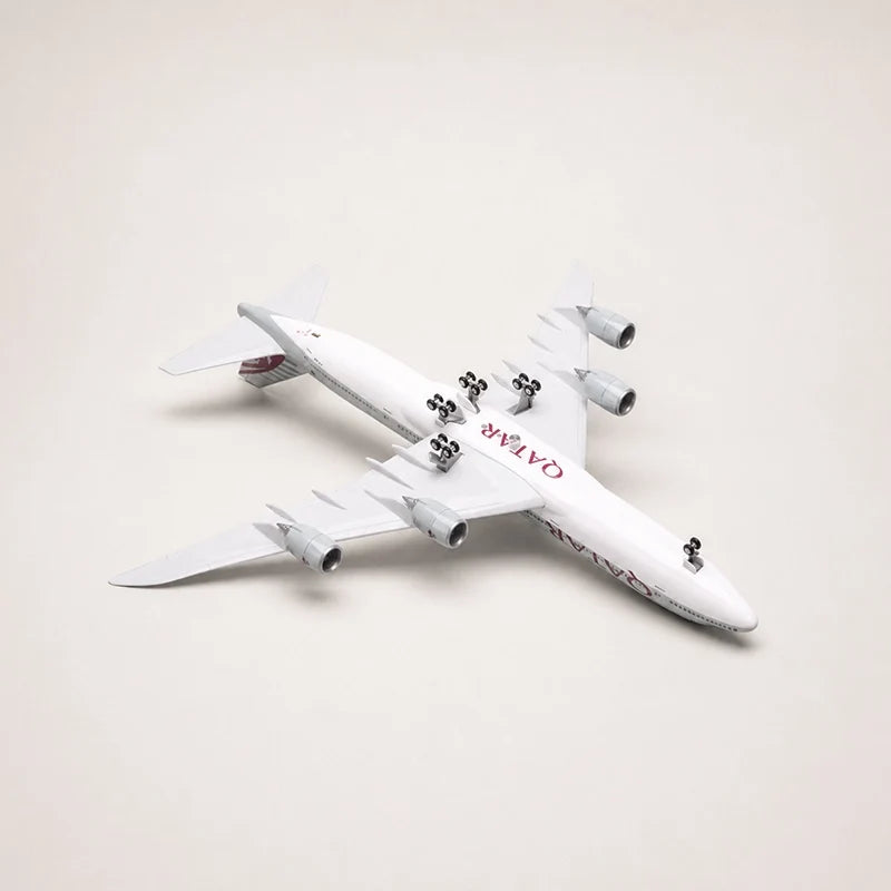 Qatar Airways Boeing 747-8 1:150 Scale Model — view 8