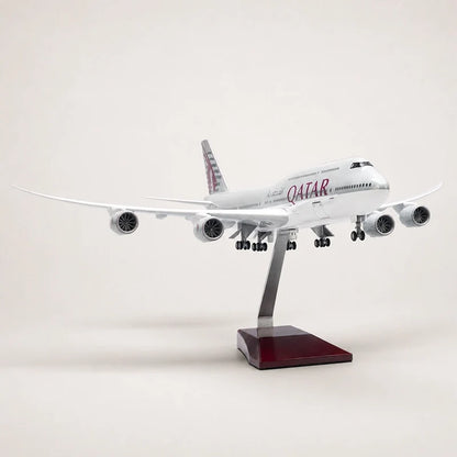 Qatar Airways Boeing 747-8 1:150 Scale Model — view 3