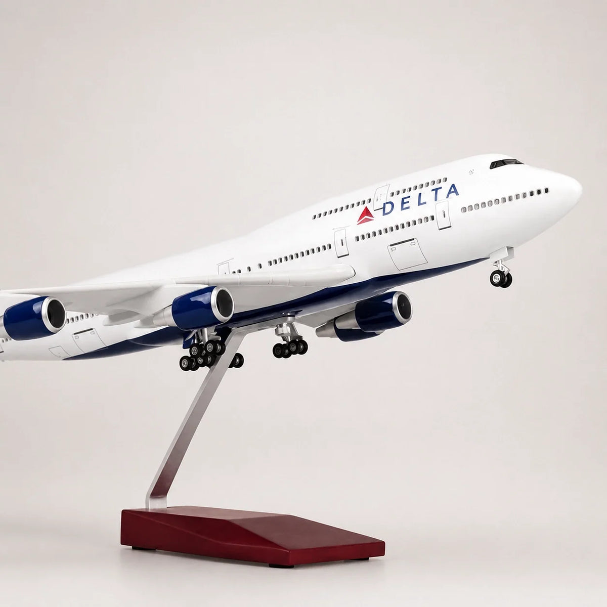 Delta Air Lines Boeing 747 1:150 Scale Model — view 4