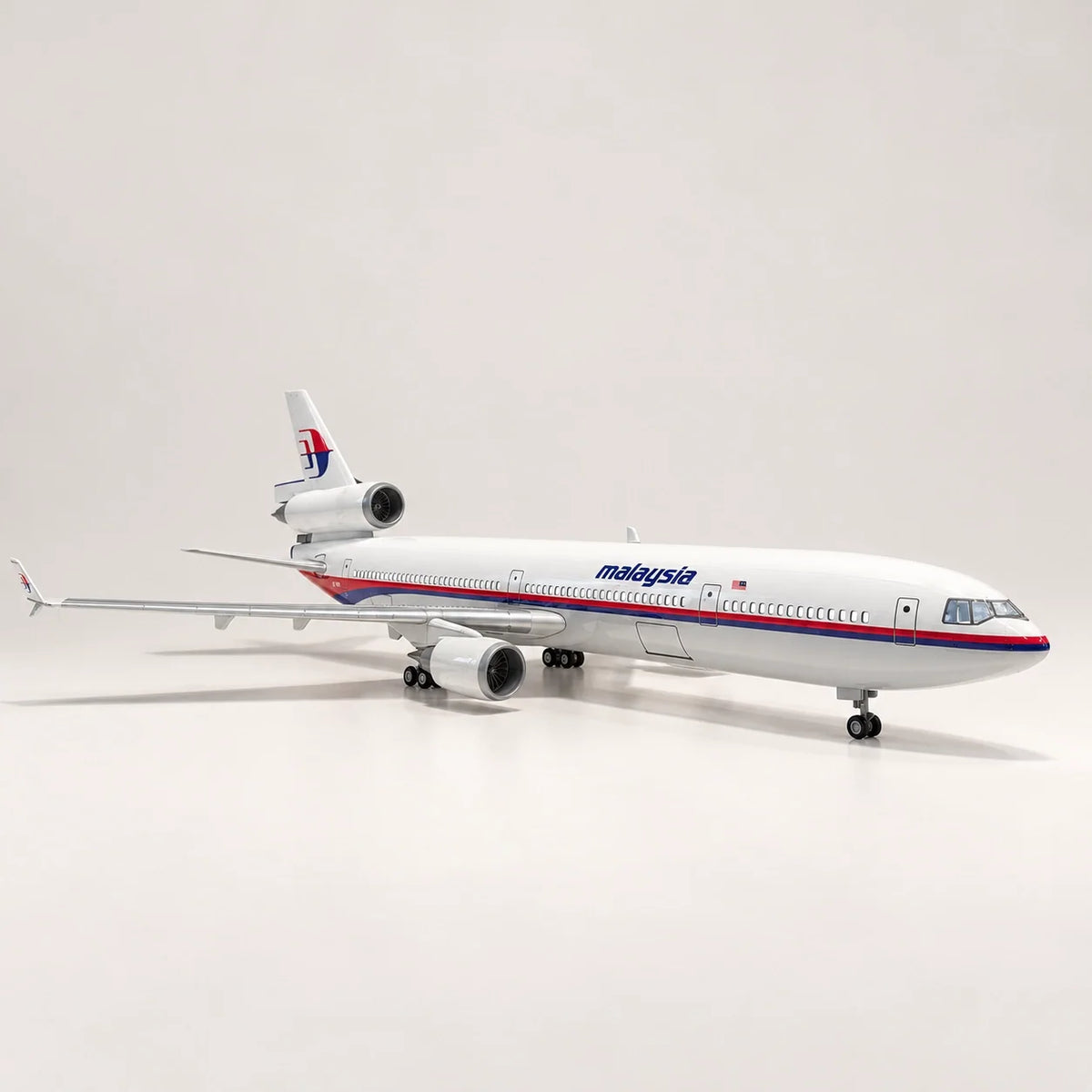 Malaysia Airlines McDonnell Douglas MD-11 1:130 Scale Model — view 6