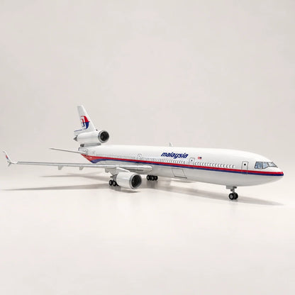 Malaysia Airlines McDonnell Douglas MD-11 1:130 Scale Model — view 6