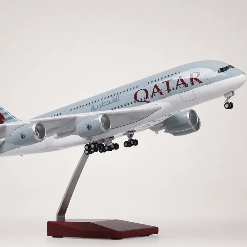Qatar Airways Airbus A380 1:160 Scale Model — view 7