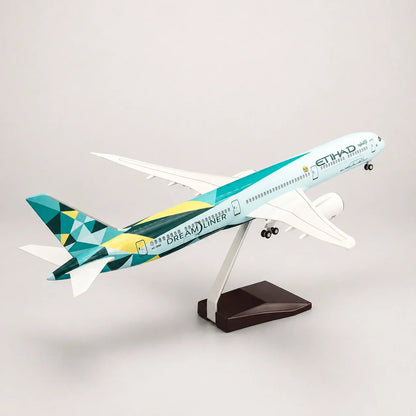 Etihad Airways Boeing 787-10 Dreamliner Greenliner Edition 1:145 Scale Model — view 6
