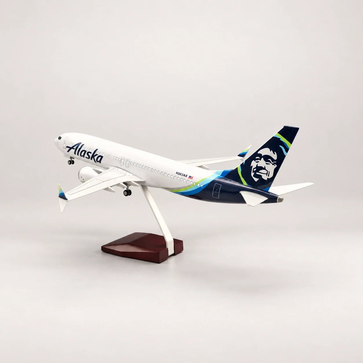 Alaska Airlines Boeing 737 1:85 Scale Model — view 6