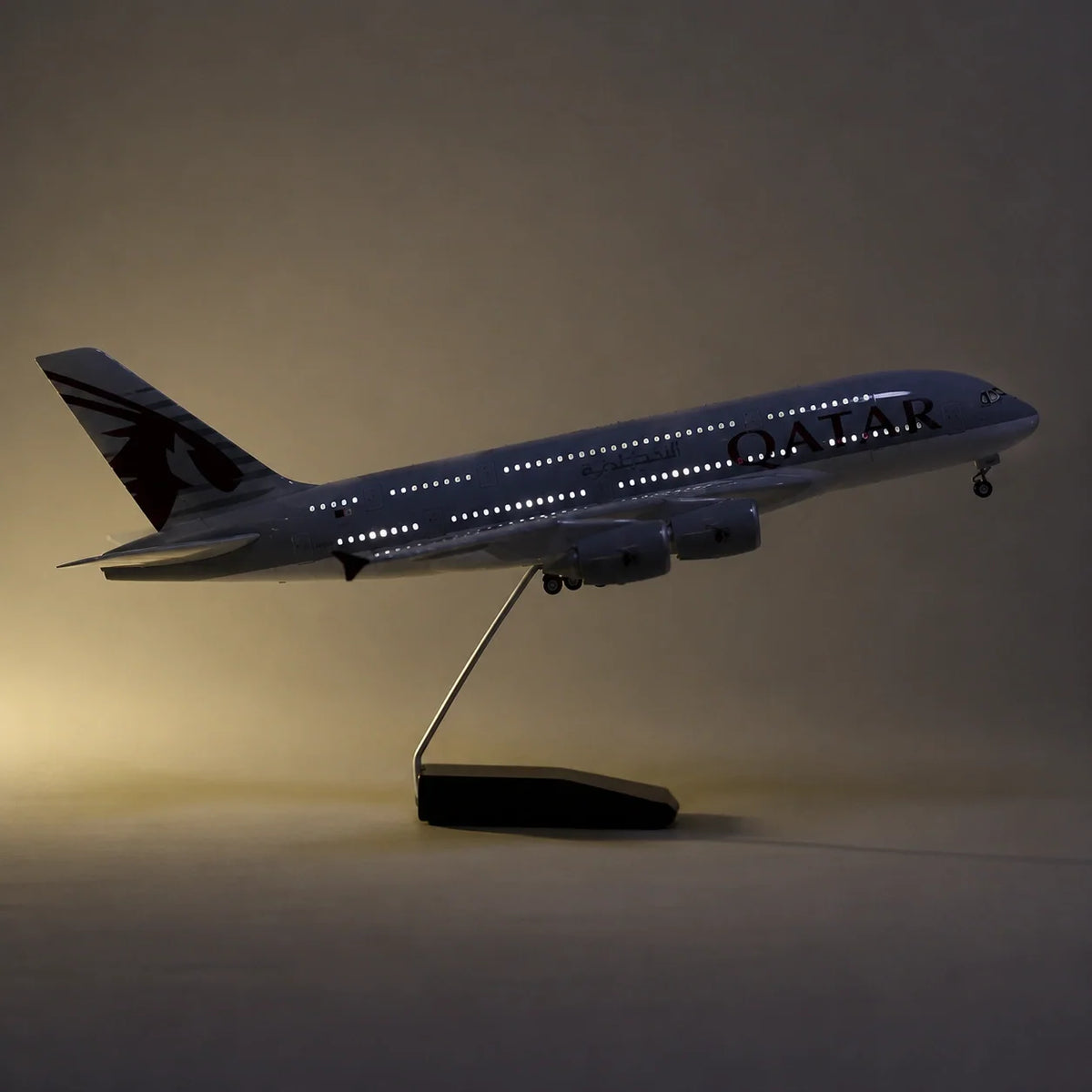 Qatar Airways Airbus A380 1:160 Scale Model — view 6