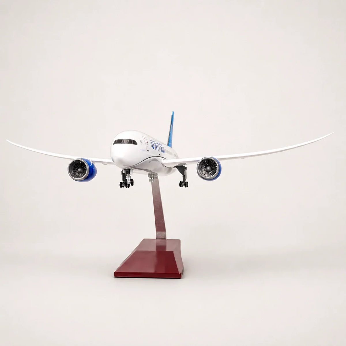 United Airlines Boeing 787 Dreamliner 1:130 Scale Model — view 2