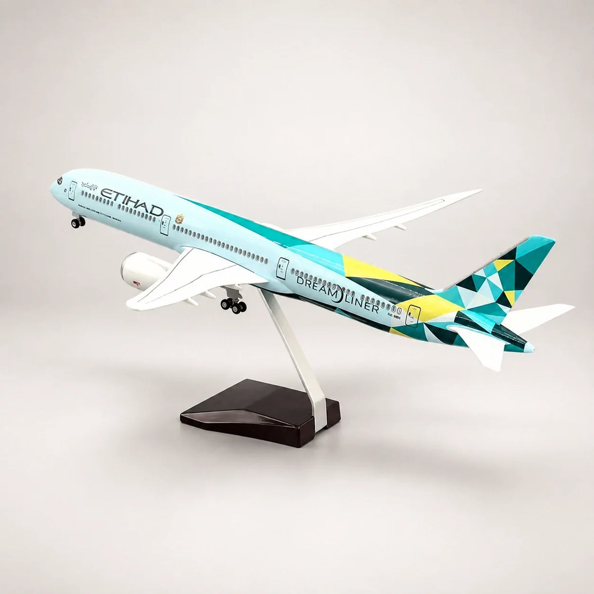 Etihad Airways Boeing 787-10 Dreamliner Greenliner Edition 1:145 Scale Model — view 5