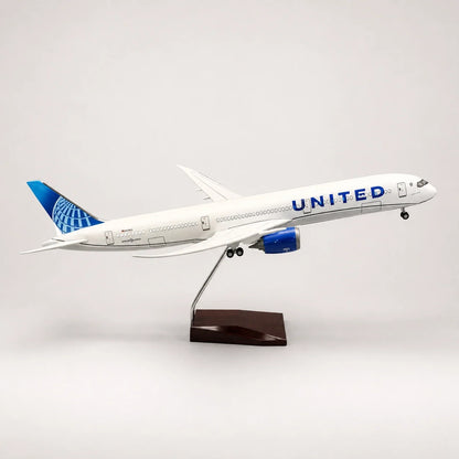 United Airlines Boeing 787-10 Dreamliner 1:145 Scale Model — view 2