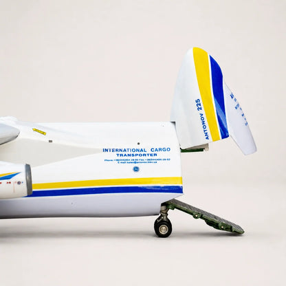 Antonov An-225 Mriya 1:200 Scale Model — view 16