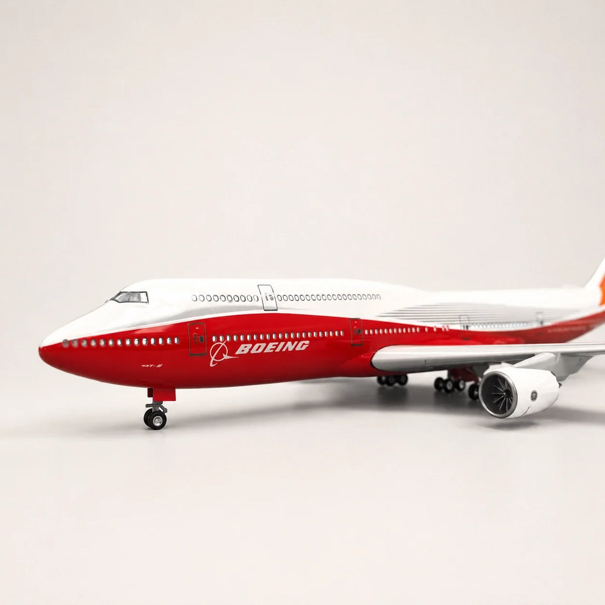 Boeing 747-8 Intercontinental Prototype 1:150 Scale Model — view 10