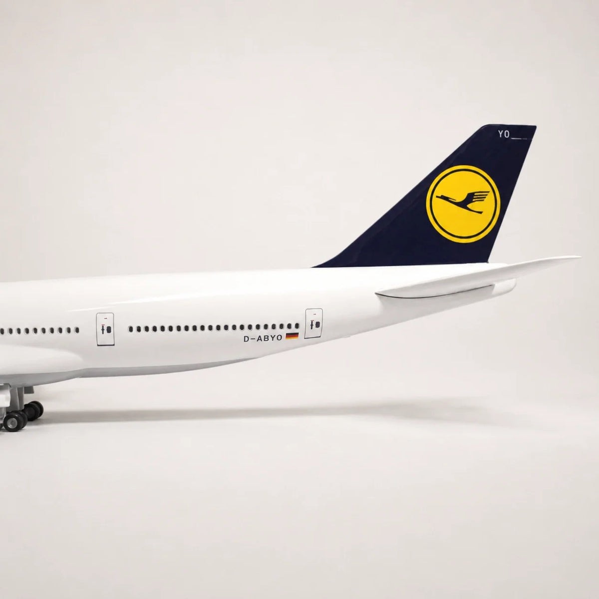 Lufthansa Airbus A380 Classic Livery 1:160 Scale Model — view 7
