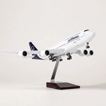 Lufthansa Boeing 747 New Livery 1:150 Scale Model — view 3