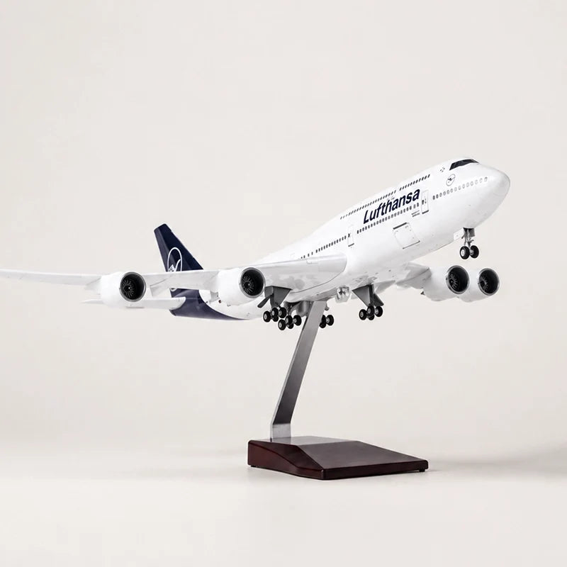 Lufthansa Boeing 747 New Livery 1:150 Scale Model — view 3