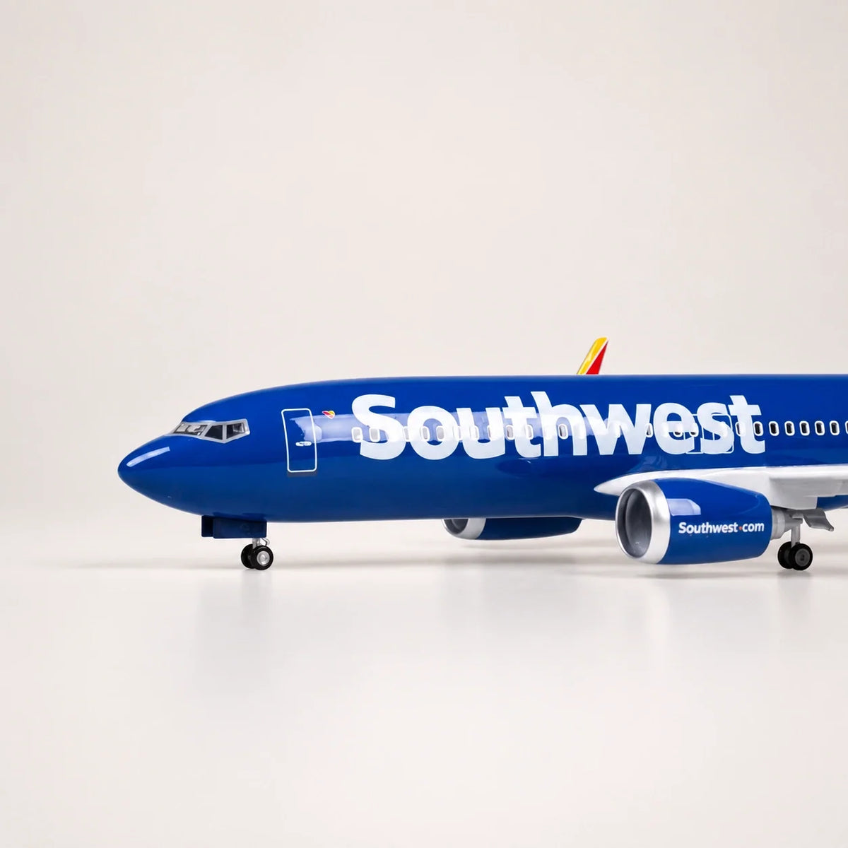 Southwest Airlines Boeing 737 1:85 Scale Model — view 8