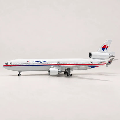 Malaysia Airlines McDonnell Douglas MD-11 1:130 Scale Model — view 4