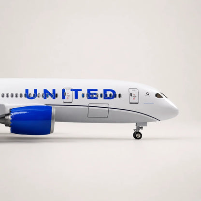 United Airlines Boeing 787 Dreamliner 1:130 Scale Model — view 8
