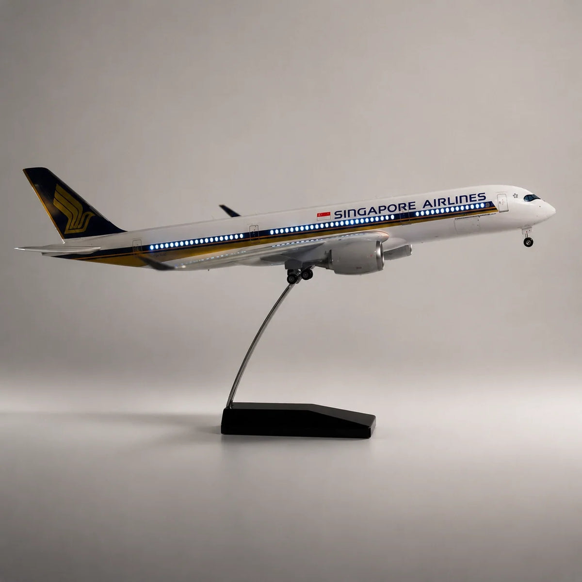 Singapore Airlines Airbus A350 1:142 Scale Model — view 3