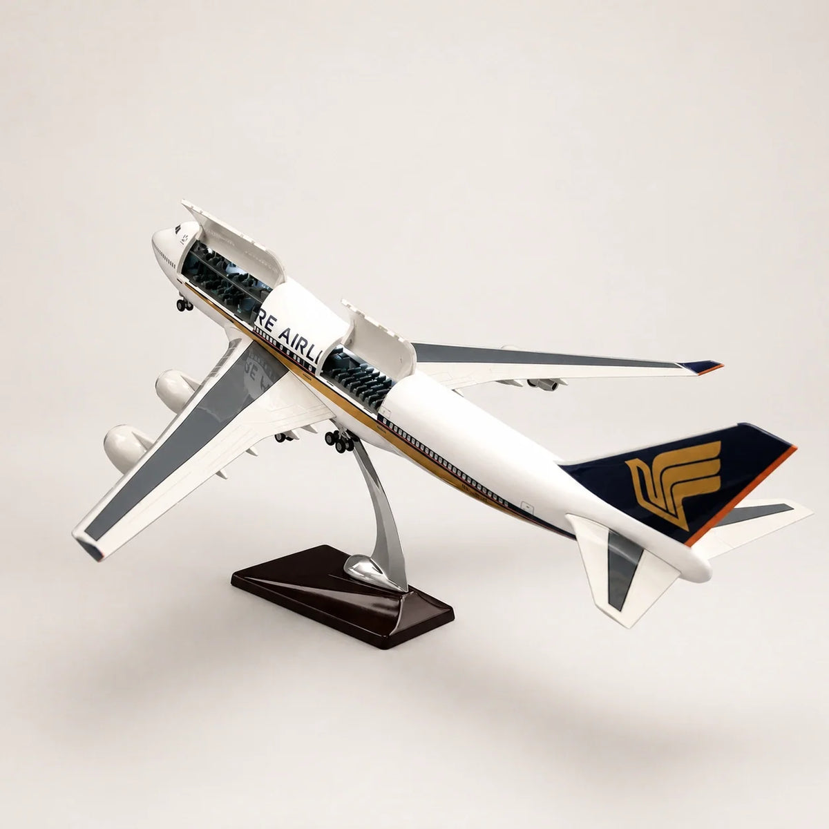 Singapore Airlines Boeing 747 Classic Livery 1:150 Scale Model — view 5