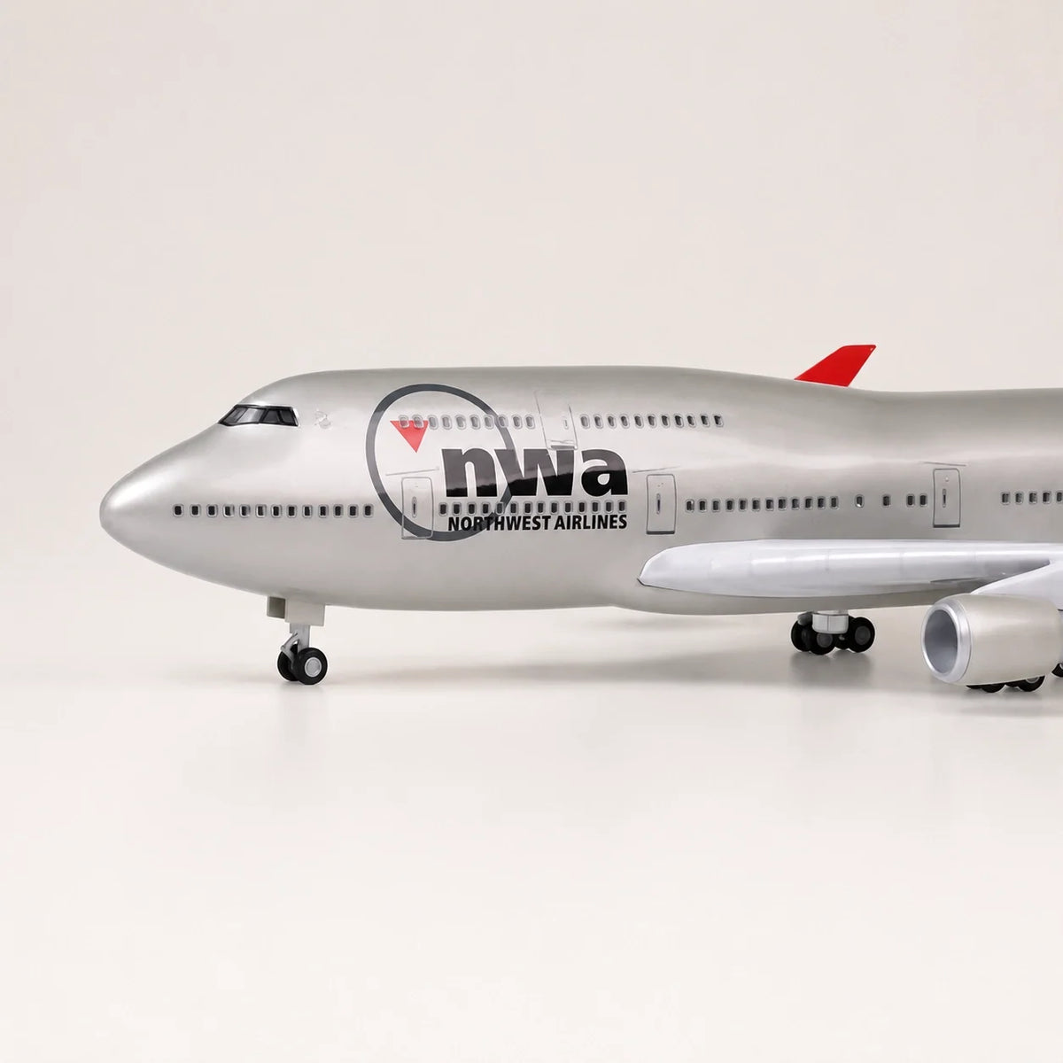 Northwest Airlines Boeing 747 1:150 Scale Model — view 10