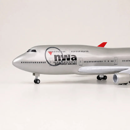 Northwest Airlines Boeing 747 1:150 Scale Model — view 10