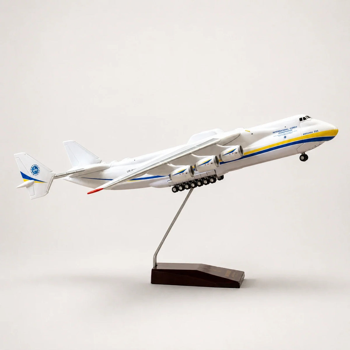 Antonov An-225 Mriya 1:200 Scale Model — view 2