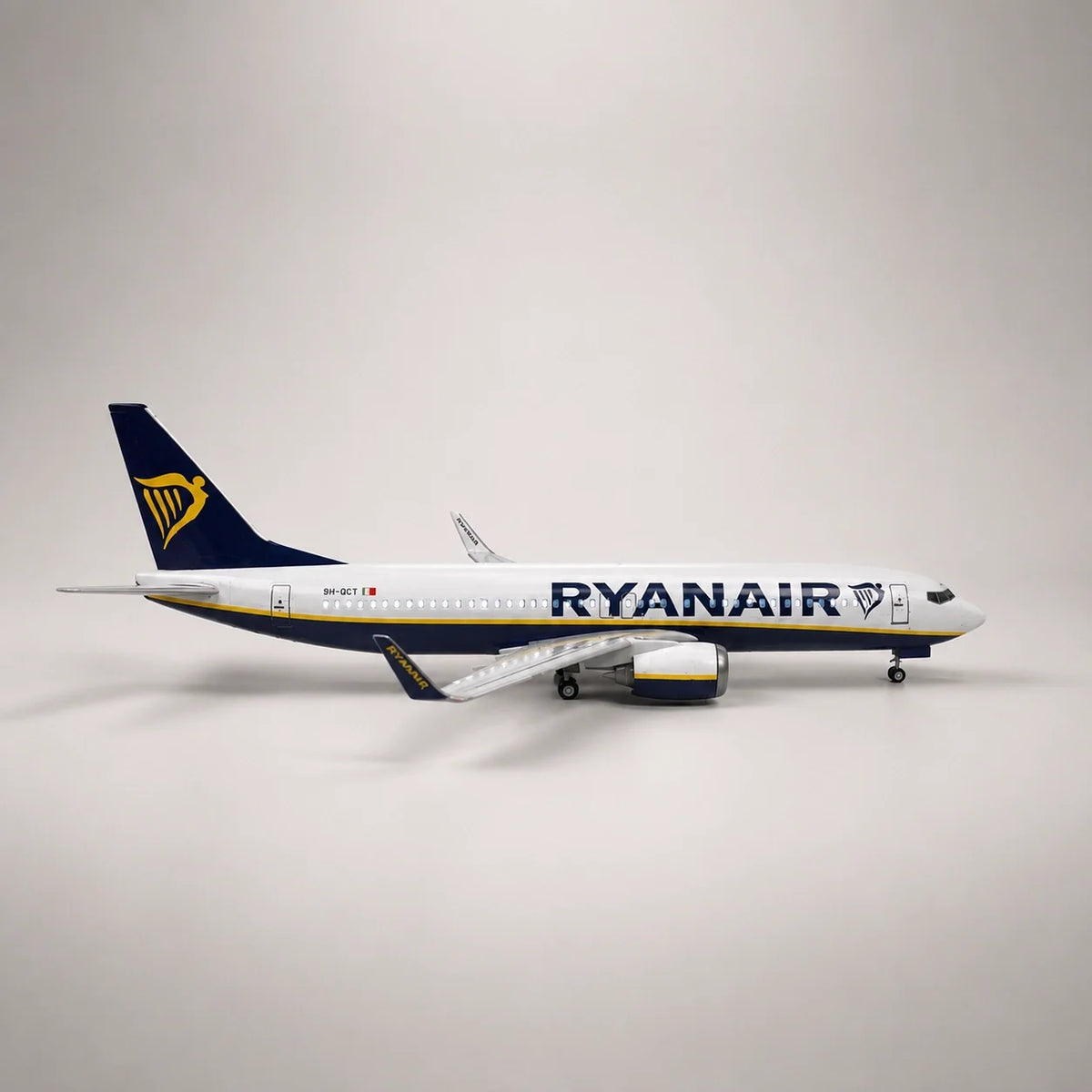 Ryanair Boeing 737 1:85 Scale Model — view 4
