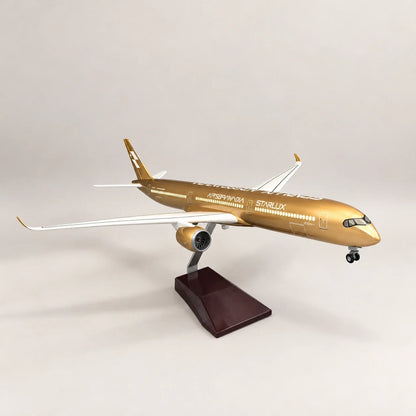 STARLUX Airlines Airbus A350-1000 Gold Livery 1:157 Scale Model — view 6