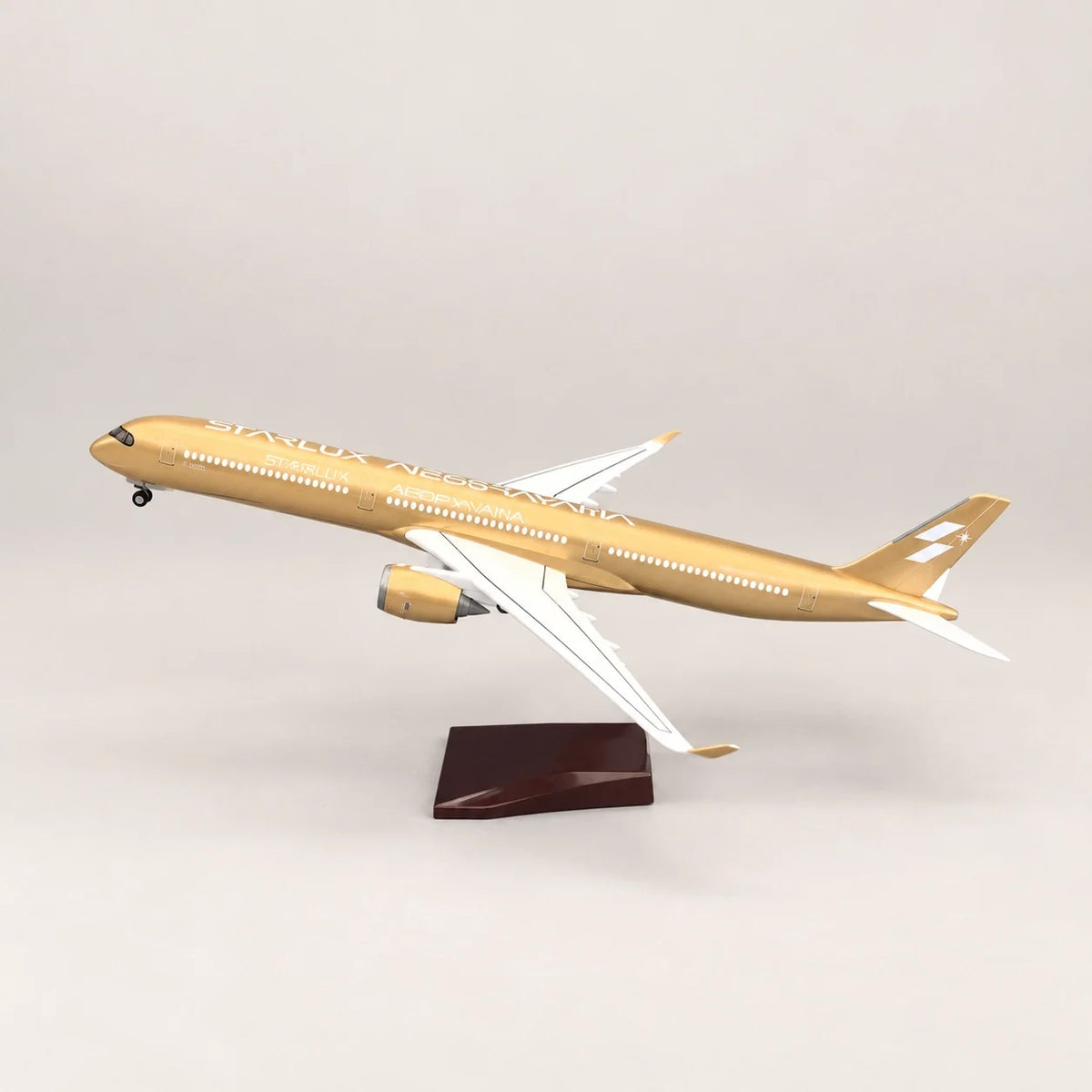 STARLUX Airlines Airbus A350-1000 Gold Livery 1:157 Scale Model — view 3