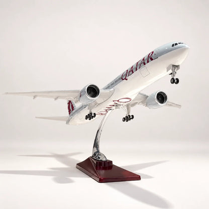 Qatar Airways Boeing 777-300ER 1:157 Scale Model — view 4