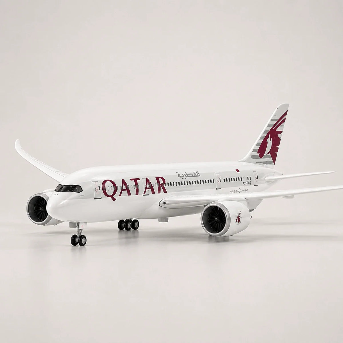 Qatar Airways Boeing 787 1:130 Scale Model — view 6