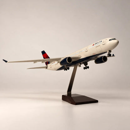 Delta Air Lines Airbus A330-300 1:135 Scale Model — view 3