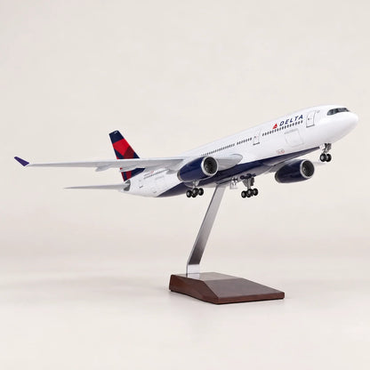 Delta Air Lines Airbus A330-300 1:135 Scale Model — view 2