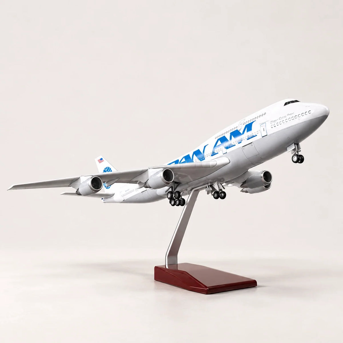 Pan American World Airways Boeing 747-400 1:150 Scale Model — view 7
