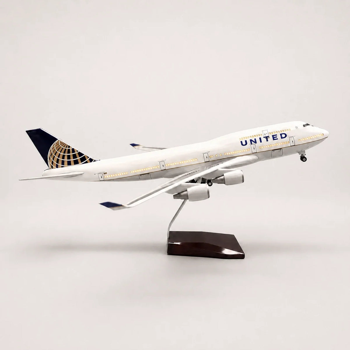 United Airlines Boeing 747 1:150 Scale Model — view 4