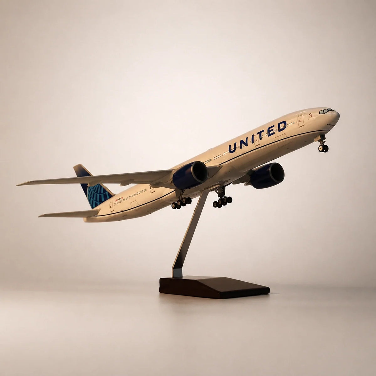United Airlines Boeing 777 1:157 Scale Model — view 2