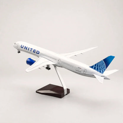 United Airlines Boeing 787-10 Dreamliner 1:145 Scale Model — view 3