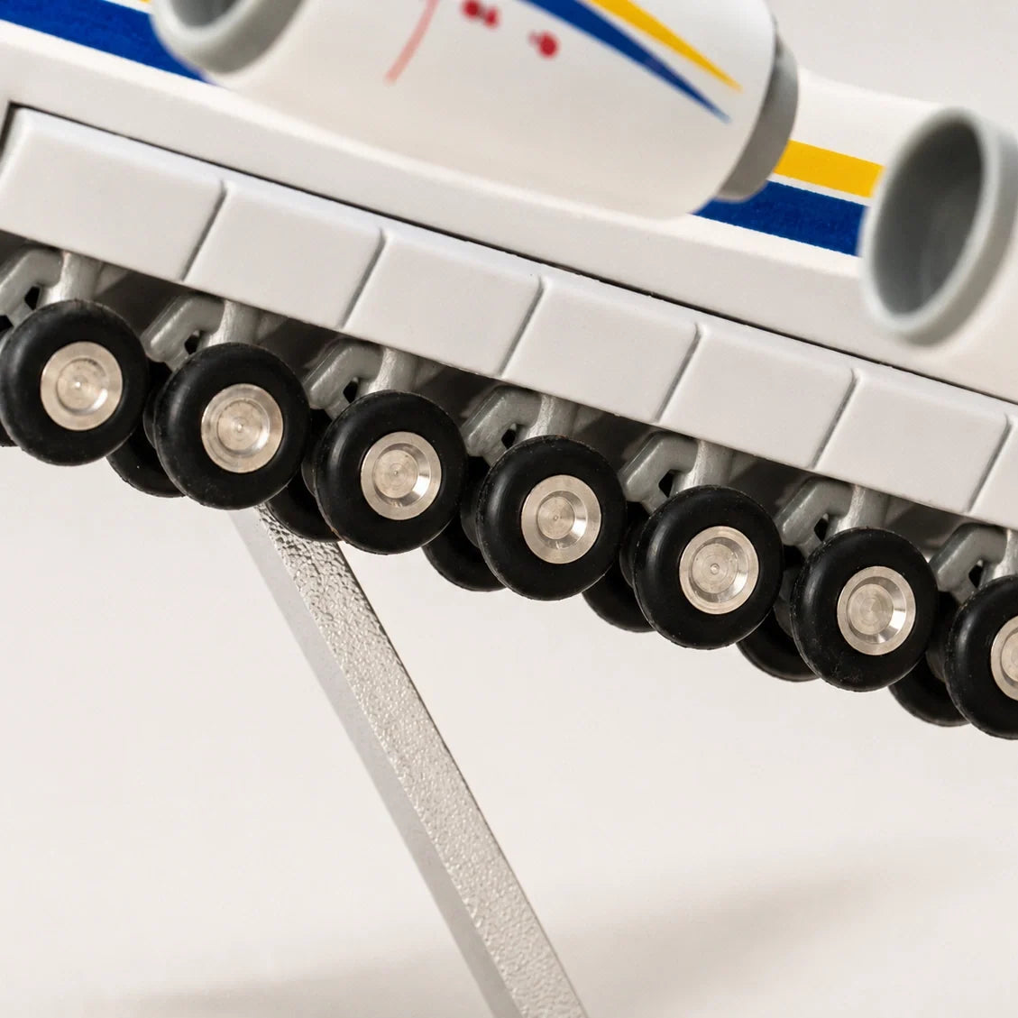 Antonov An-225 Mriya 1:200 Scale Model — view 13