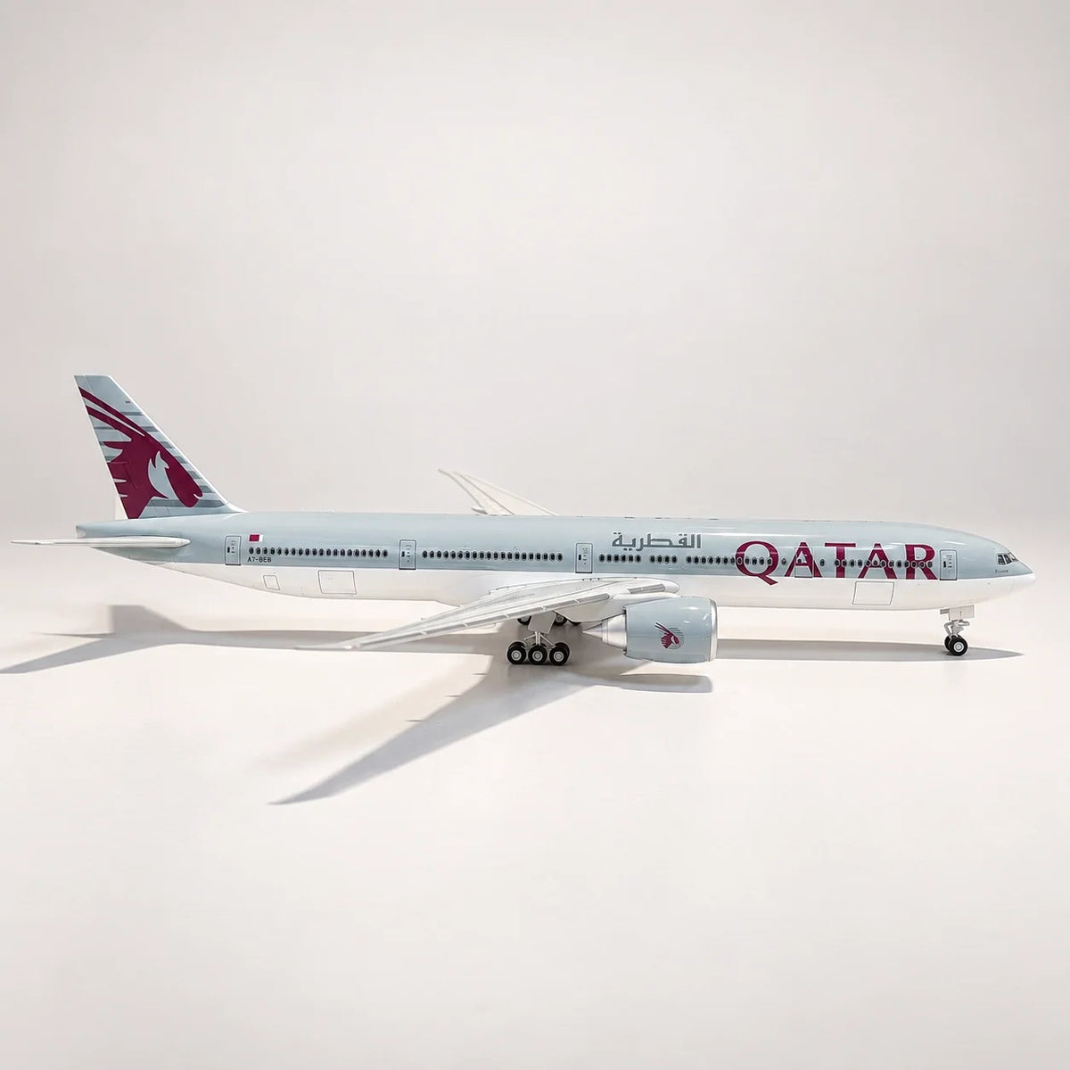 Qatar Airways Boeing 777-300ER 1:157 Scale Model — view 9
